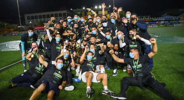 Saprissa 2021 y una marca de época: campeón con barbijo en pandemia.
