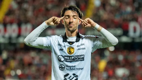 Mauricio Villalobos jugó 15 partidos con Liberia el último semestre, en los que aportó 2 goles y 2 asistencias. También se perdió varios por una fractura de pómulo. (