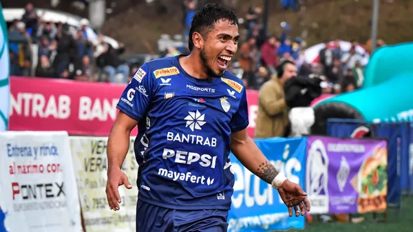 Óscar Mejía se vistió de héroe en Alta Verapaz y marcó un doblete agónico, al 83' y al 86', que puede quedar en la historia. (