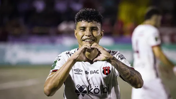 JOhan Venegas con la camiseta de Alajuelense.