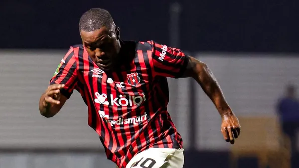 Campbell ya no tiene contrato en la Liga (LDA).