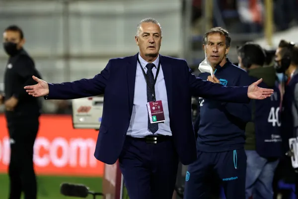 Gustavo Alfaro tendrá una cláusula de salida muy menor a la de su antecesor. 