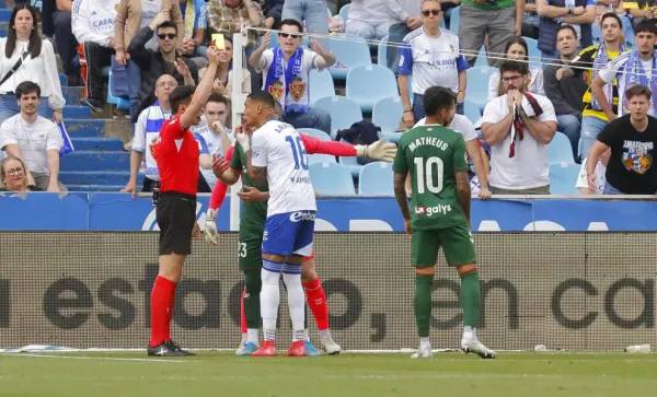 Kervin Arriaga fue amonestado y no podrá jugar el próximo partido con Real Zaragoza. (