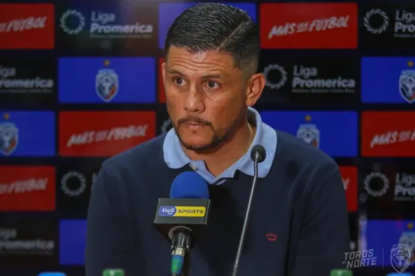 Alexander Vargas tiene problemas con la dirigencia de la ADG (AD San Carlos).