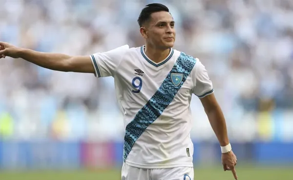 Rubio Rubín con la Azul y Blanco. (