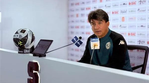 Vladimir Quesada habló en conferencia de prensa. (
