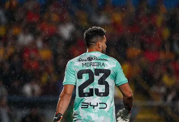 Leonel Moreira quedó en el centro de la tormenta.
