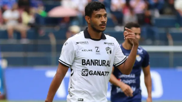 Jorman Aguilar tiene un gran rendimiento en Comunicaciones.