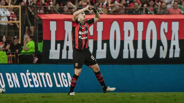 Anderson Canhoto continuará jugando en Alajuelense.