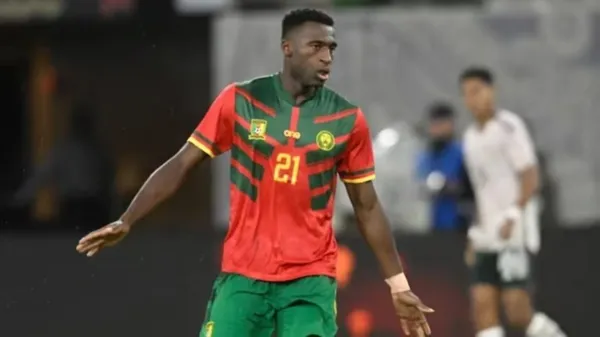 Oumar González con la Selección de Camerún