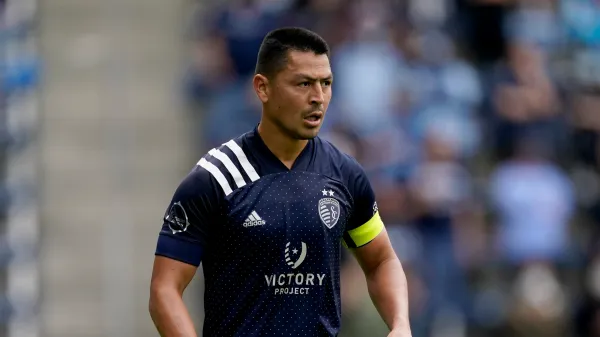 Roger Espinoza: El que más partidos jugó, el que más temporadas disputó y el que más títulos ganó.