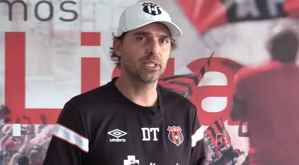 Andrés Carevic al mando de Alajuelense