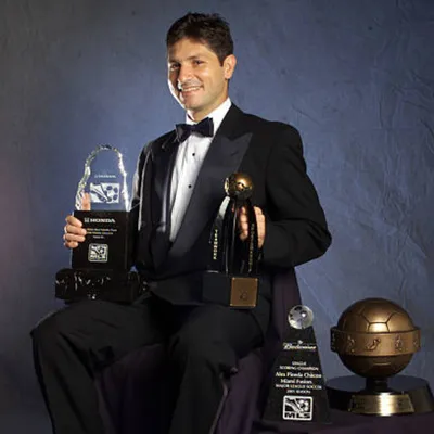 MVP y máximo goleador, único hondureño en solitario en tener esas distinciones.