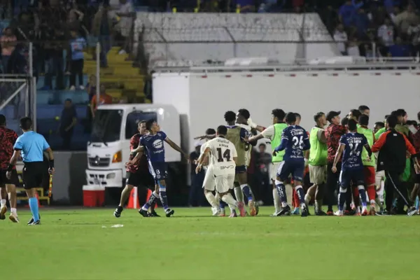 Denis Meléndez uno de los jugadores de Motagua que más enojado estaba