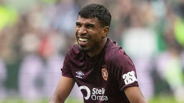 Gerald Taylor volvió de Europa en muletas (Hearts).