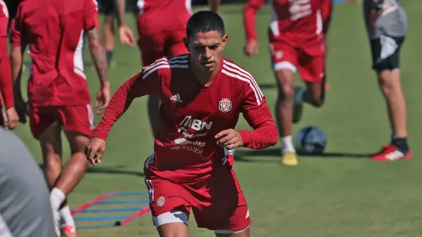 Alejandro Bran fue apartado de la convocatoria de Fernando Batista para enfrentar a Colombia e Inglaterra (FCRF).