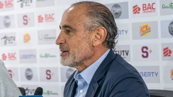 Gustavo Chinchilla respaldó a su entrenador y le lanzó una indirecta a Alajuelense.