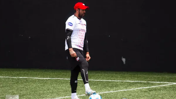 Steven Álvarez le ofreció su ayuda a Miguel Rodríguez. (
