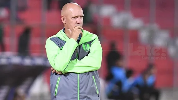 Cristian Arán como entrenador de Real Tomayapo. (