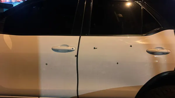 Así quedó la camioneta que pertenece a Alejandro Bran.