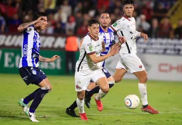 Anthony Hernández anotó 5 goles en 37 partidos con Alajuelense. Además, conquistó la Copa Centroamericana y el Torneo de Copa. (