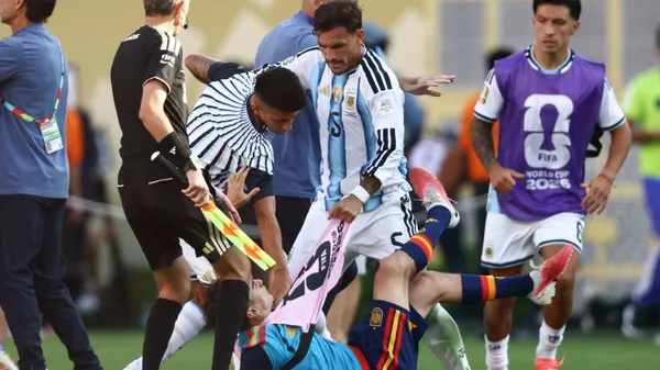 Paredes finalmente nunca recibió la tarjeta roja.