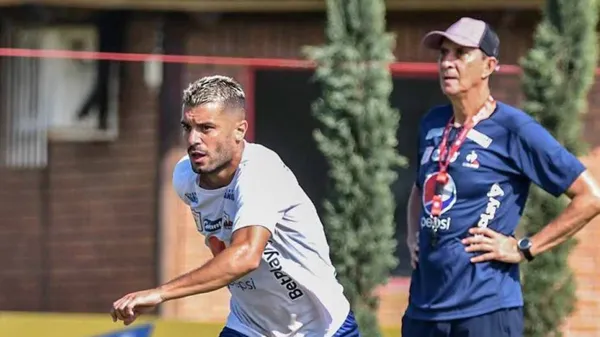 Iago Falque eligió Alajuelense para volver a ser dirigido por Guimaraes. (