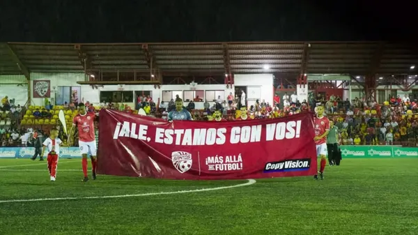 El mensaje de apoyo del plantel de Santos a Alonso Solís. (