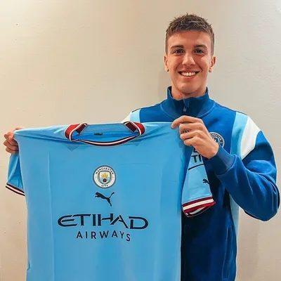 Máximo Perrone con el Manchester City (