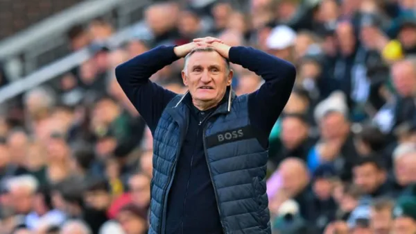 Mark Mowbray no continuará como entrenador del Sunderland.