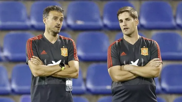 Robert Moreno se hizo cargo de la Selección de España cuando Luis Enrique se alejó tras el fallecimiento de su hija, Xana en 2019. Cuando recobró fuerzas y volvió, lo hizo sin Moreno alegando razones profesionales. (