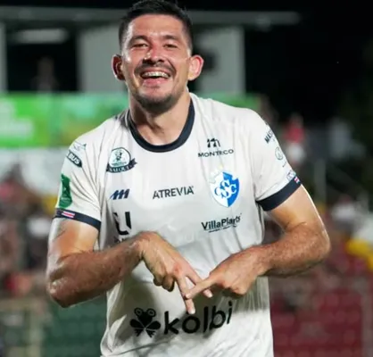 Douglas López, el jugador que interesa en Comunicaciones.