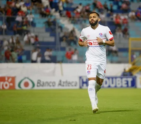 Jorge Álvarez le restó importancia a lo que dijo Rambo de León y apoyó al Choco Lozano. (