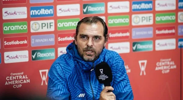 Andrés Carevic habló en conferencia de prensa. (