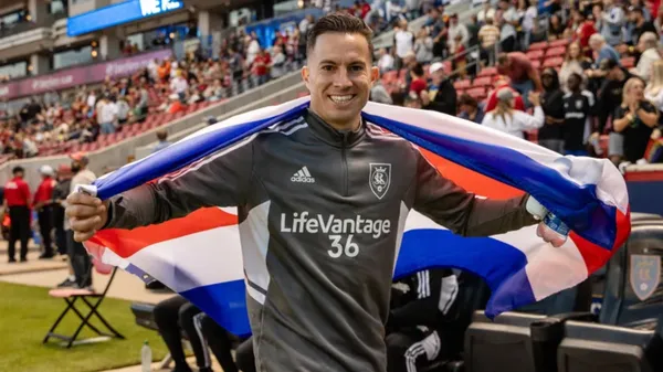 Bryan Oviedo podría regresar al fútbol de Costa Rica.