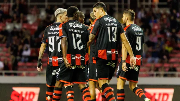 Alajuelense se prepara para chocar con Puntarenas en la definición del Torneo de Copa.