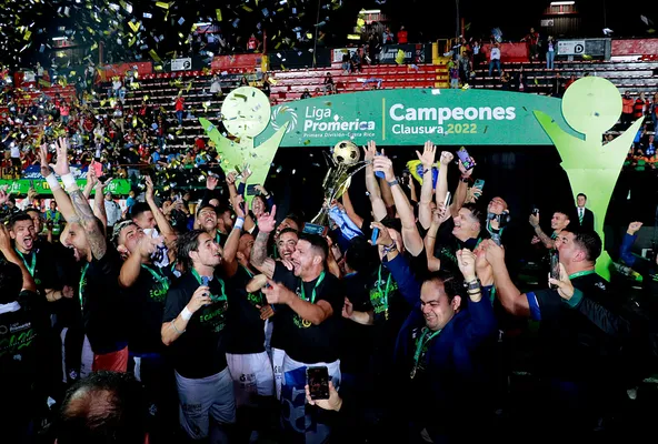 Cartaginés cortó una sequía de 81 años ante Alajuelense (Cartaginés).
