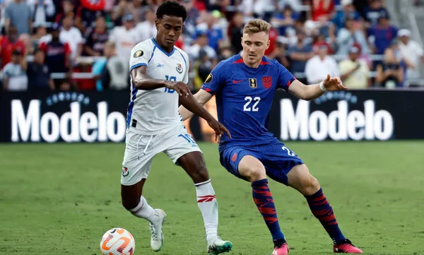 Yoel Bárcenas en acción durante el último cruce entre Panamá y Estados Unidos, por las semifinales de la Copa Oro, en el que los centroamericanos ganaron 5-4 en los penales. (