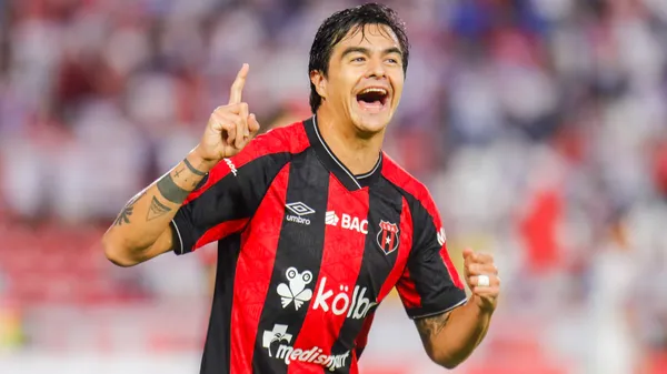 Diego Campos se llena de felicidad tras marcarle a Firpo. (