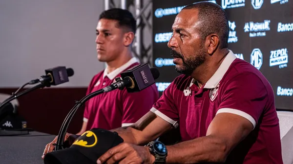 Marco Herrera en rueda de prensa junto a Óscar Duarte. (