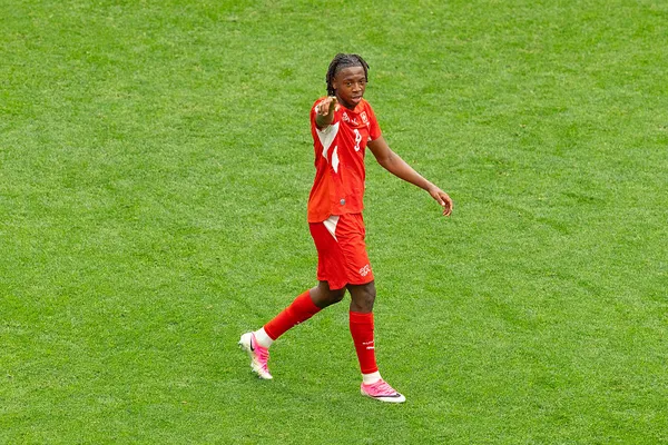 Johan Manzambi se pierde el duelo ante Argentina (Getty Images).