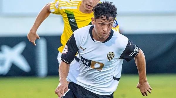 Warren Madrigal tendrá lugar en el primer equipo de Valencia.
