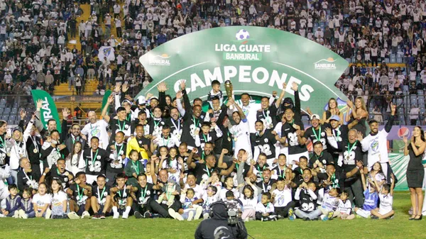 Comunicaciones se coronó campeón del Apertura 2023 de Guatemala (