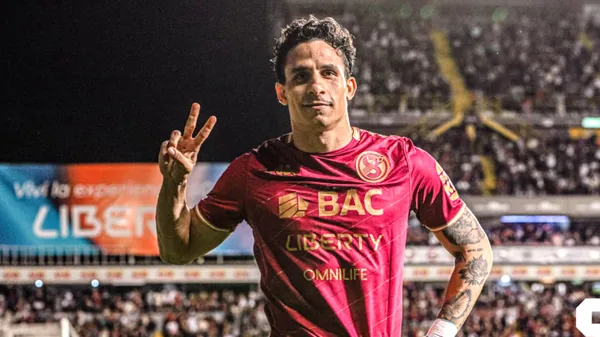 Luis Paradela ya está de regreso tras jugar con Cuba en la Fecha FIFA. (Saprissa)