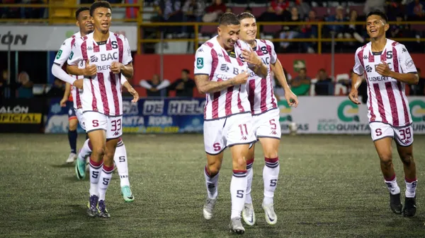 Marvin Loria celebra su estreno con gol ante San Carlos, el cual le dio el triunfo por la mínima a Saprissa. (