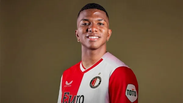 Jeyland Mitchell podría seguir su carrera en el Feeyernord. (