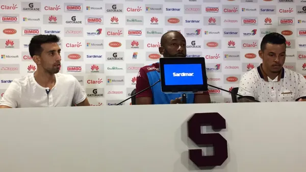 Mariano Torres junto a Wanchope en 2016. (La Teja)