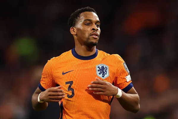 Jurrien Timber se perdió la cita más importante del fútbol mundial por una lesión (Getty Images).