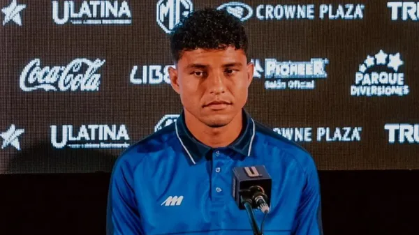 Johan Venegas tiene 37 años.