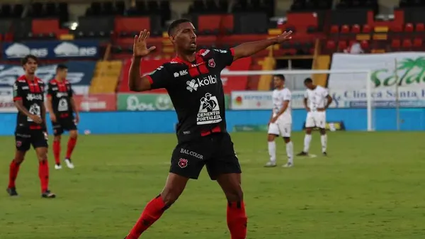 Marcel Hernández tiene historia en Alajuela (LDA).